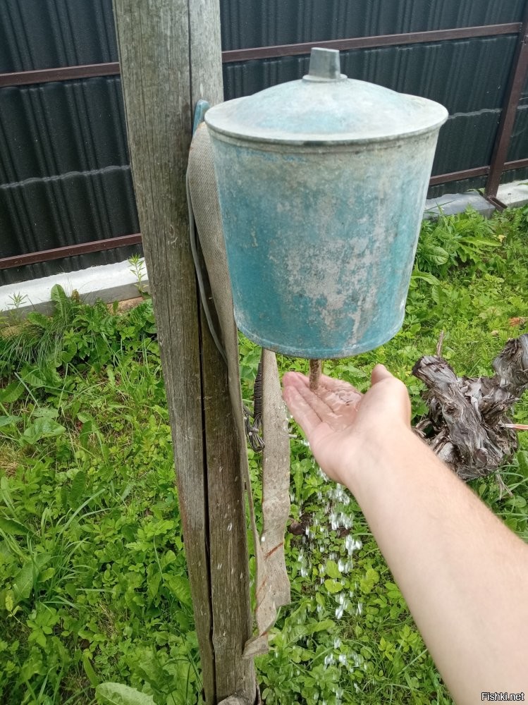 У них и рукомойник работает по отпечатку пальца.