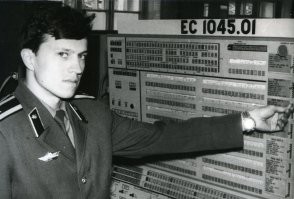 Только вот таких машин как ЕС-100-45 никогда не было.
Была ЕС-1045...