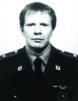 Родной дядя жены , я застал его . Спас и всех своих и людей . 

Матвеев Виктор Владимирович - начальник отделения Специального отряда быстрого реагирования (СОБР) при ГУВД Московской области, майор милиции. Родился 1 сентября 1963 года в городе Байкальске Иркутской области. Русский. Окончил среднюю школу.