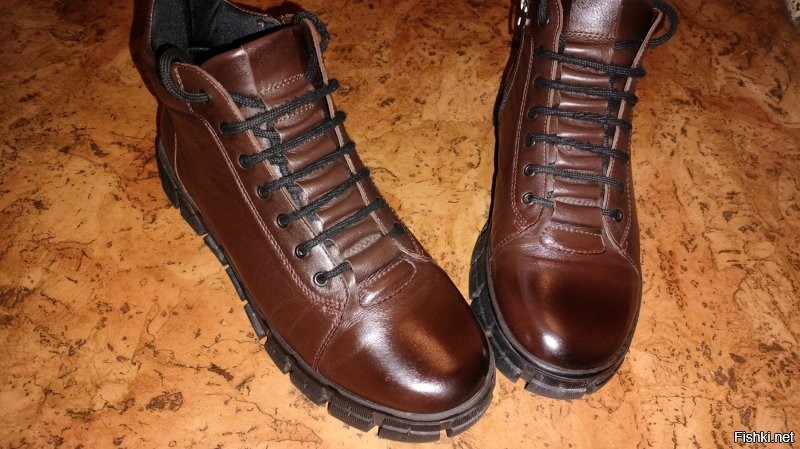 Носок отпида...сил, а задник в говне )))) Вообще не понимаю людей, не умеющих следить за обувью. Мои каждодневные ботинки на данный момент, постоянно выглядят так, это же просто, крем (киви) и щётка (конский волос), всё доступно.