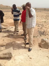 С помощью этой штуковины получается достать насосы, которые ранее упали в колодец
...
А как потом нигера из колодца доставать?