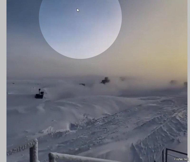 Что я понял по этому короткому видео. 
В минус 62 градуса по Цельсию, перед глазами появляется стрелка курсора.