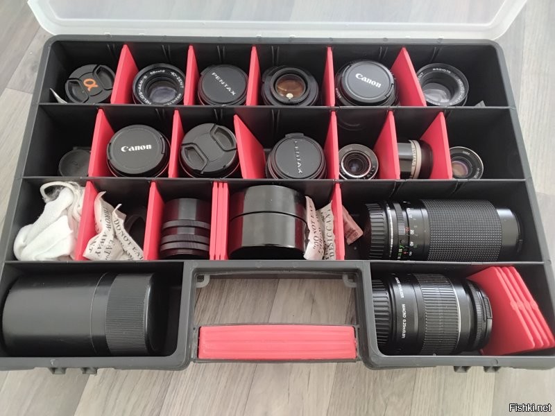 3 чемоданчика для шурупов с объективами. В основном советские. От 50мм до 85мм.
Смысл хобби заключается в том что ...
1) Этап. Ты мониториш каждый день на сайте продаж обьективы, и когда ценник заниженый созваниваешся с продавцом, прыгаеш в машину, едеш и покупаеш. 
2) Этап. Чистка линз, переборка , смазка, подкраска.
3) Этап. Сделать пару фото (его может и не быть) . И положить в чемоданчик для шурупов.