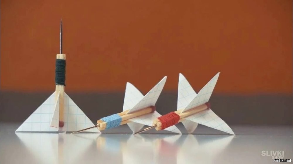 Мы в детстве, помню, вот такие делали - наоборот, чтобы втыкались :)) Правда по задумке не друг в друга, но случалось всякое