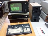 В 1985 году я начинал с вот такой "Электроники-60"