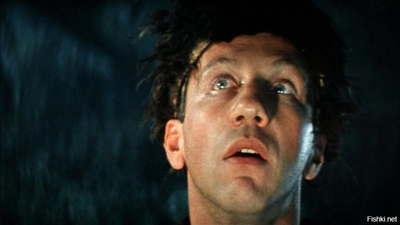 “ В момент появления утки, в указанном месте пропала мобильная связь, и заглох двигатель проезжавшего мимо автомобиля... Показалось? Совпадение? Случайность?”

Креститься надо…