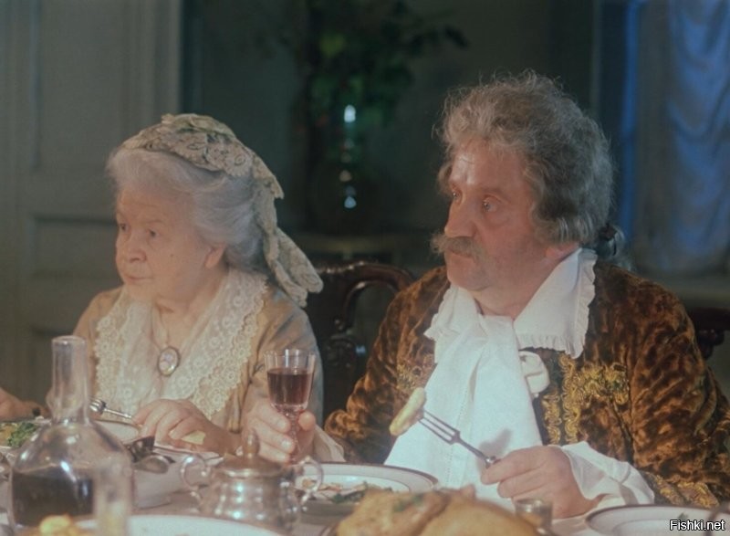 Что вы такое говорите, Феодосья Ивановна! У меня воз сена стоит десять рублей.
Стоить-то оно стоит, да никто ж его не покупает. У вас же совсем никудышное сено! Разве что горит хорошо.
Да уж, граф, если вы действительно надумали сено покупать, так покупайте его у Феодосии Ивановны, не прогадаете.