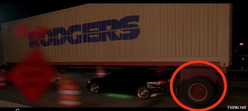 Форсаж-1. Один и тот же грузовик в фильме.