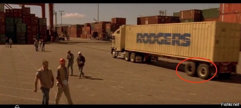 Форсаж-1. Один и тот же грузовик в фильме.