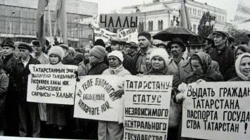 Свободному Татарстану- свободные вагоны, если не ошибаюсь написали на вагонах металлурги Челябинска и отправили пустые вагоны...