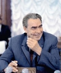 В этой сегодняшней подборке фотографий  СССР не хватает фото дорогого   Леонида Ильича Брежнева. Все эти счастливые и безмятежные фото - во многом, очень во многом его заслуга.  Он умер 10 ноября 1982 года.  Давайте его вспомним добрым словом....