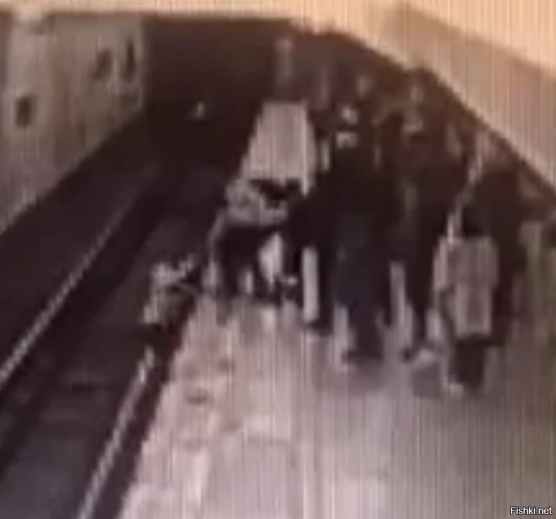 Может он о качестве видеозаписи? 

Вот тоже, огромные деньги через метро проходят, а нормальную камеру поставить не могут.