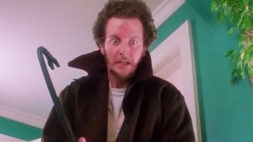 Сон на грани смерти: в Индии мужчине под рубашку залезла кобра