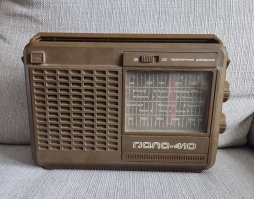 Ох ты ж, ёпти... Разблокирован первый уровень... Только цвет чёрный был, а дальше по мере возможностей, по наростающей. После "Маяка-233", всякие CD, DVD, плееры китайские не считаю, а на данный момент  - вот... (видео конечно не передаст всю прелесть звука). Но когда хочется на полную послушать, или поиграть... Возникают проблемы или с домашними, или с соседями. Да, наушники это хорошо, но они не дают всей этой атмосферы, когда звук идёт не только в уши, а ещё и по телу "дубасит".