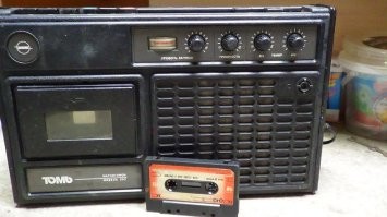 Ох ты ж, ёпти... Разблокирован первый уровень... Только цвет чёрный был, а дальше по мере возможностей, по наростающей. После "Маяка-233", всякие CD, DVD, плееры китайские не считаю, а на данный момент  - вот... (видео конечно не передаст всю прелесть звука). Но когда хочется на полную послушать, или поиграть... Возникают проблемы или с домашними, или с соседями. Да, наушники это хорошо, но они не дают всей этой атмосферы, когда звук идёт не только в уши, а ещё и по телу "дубасит".