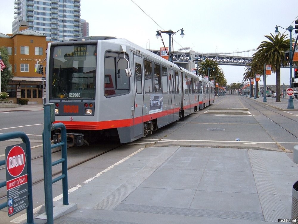 Ну не метро, трамвай, хоть и ходит под землей тоже