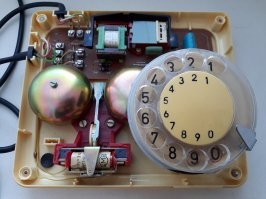 Кондюки есть - значит была. 

Компа не было, иначе бы он столько не отработал. Но в простом мобильнике он есть, но намного "меньше" смартфоновского. Отсюда разница в долголетии и количестве проблем. В электронике действуют те же принципы надёжности, что и в механике. 

Вот - горшок пустой
Он предмет простой.
Он никуда не денется!