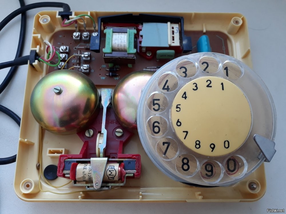 Кондюки есть - значит была. 

Компа не было, иначе бы он столько не отработал. Но в простом мобильнике он есть, но намного "меньше" смартфоновского. Отсюда разница в долголетии и количестве проблем. В электронике действуют те же принципы надёжности, что и в механике. 

Вот - горшок пустой
Он предмет простой.
Он никуда не денется!