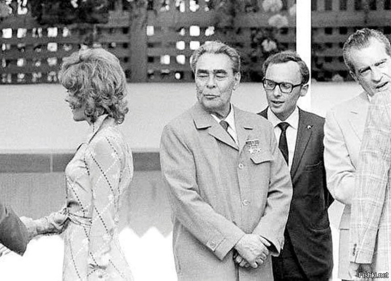 Вообще был нормальный мужик.
В меру бабник 
Какой там Никсон нафиг, если красивая женщина идет!!!