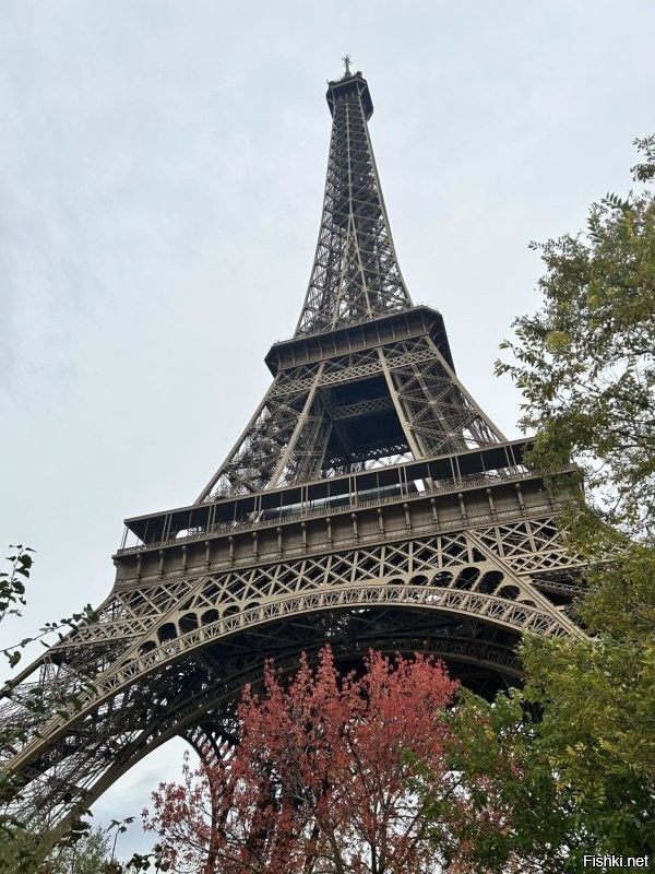 Есть точная инфа что там еще и карты ID просят как на револьте и тд :) типа все честно и нужно еще по видео с каким то сотрудником поговорить :) на Амазоне и яблоке тоже самое . Я пока доказал что это мой Айклауд я чуть инфаркт не заработал :) спасибо решили вопрос . Видео старое , нет таких надписей больше в Парижском метро , лично проездил на ветках 7-5-4-6-8 и ни где такого нет , прошло 2 недели :) . Французский я очень хорошо знаю и моей семье переводчик не нужен и такой фигни там не было . Фотки это 5-7 район Парижа , с пятого мы поржали что автобус в Кремль едет :) у нас в Бельгии тоже свои приколы что едет или на Сталинград или в Москву :) Прибалты наверное в гробу переворачиваются