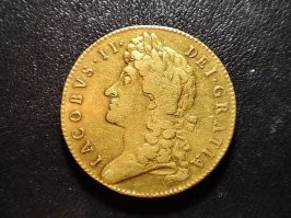 Купюры? Да кому эта макулатура нужна, когда есть такие?))