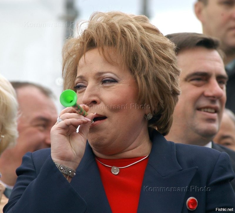 Женщина-фельдшер так душой кричит, как будто толко вчера на свет народилась? Ответ на все её "почему": Потому что у них в Таджикистане, Узбекистане, Киргизии, в роддомах только байские дочки рожают! Остальные в кишлаках с повитухами! А тут такой кусок сладкий, доеха и родить бесплатно, потом еще пособие отхватить! Это не люди, а тля! Вывести их можно только керосином! Вон Валька-стакан знает ответы....