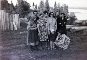 Архангельск. Катунино. Вайново. 1966-1983
Потом детство закончилось. Очень резко.