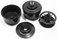 Интересная история...
Никак не могу найти фото бачка, в котором фотоплёнку можно было заряжать на свету.
Катушка с отснятой плёнкой вставлялась внутрь центрального пустотелого цилиндра (он, естественно, был побольше того, что в таком как на снимке из поста, да и сам бачок был слегка побольше в диаметре) конец плёнки выводился в пространство, где располагается плёнка при проявке, только спирали были и сверху, и снизу. Верхняя часть со спиралью вращалась примерно на четверть оборота относительно нижней. За счёт этого плёнка сматывалась с катушки и продвигалась между спиралями. Всё это происходило уже внутри бачка. За счёт чего именно (в плане деталей внутреннего устройства) осуществлялось движение плёнки, к сожалению, не помню. И это не выдумка – такой бачок был у нас дома. Бачок был отечественного производства, послевоенного. Но есть вероятность (а спросить, увы, уже не у кого – он ещё батин был), что ещё довоенного (потому как бате он, вроде, достался в наследство от его отца).
И ведь очень долго он был у нас дома, я даже успел им попользоваться. В том, "автоматическом", иногда плёнка застревала и переставала продвигаться (спирали сверху и снизу от времени и растворов были уже не очень гладкие), так что приходилось всё разбирать и заряжать заново. По итогу мне было проще зарядить в обычный, такой, как на фото. А тот "отошёл от дел" и куда-то задевался...