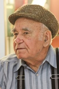 Песков, Василий Михайлович
С 1975 по 1990 год вёл телевизионную передачу «В мире животных» вместе с Николаем Дроздовым.
С 1995 по 1997 год вёл данную программу самостоятельно, когда она выходила на РТР[7].