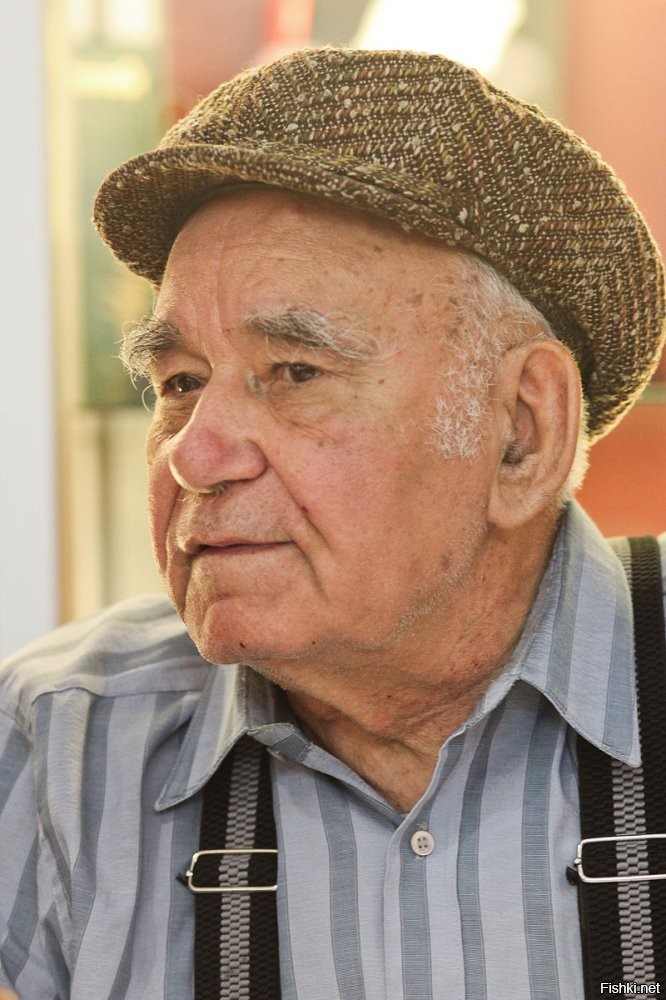 Песков, Василий Михайлович
С 1975 по 1990 год вёл телевизионную передачу «В мире животных» вместе с Николаем Дроздовым.
С 1995 по 1997 год вёл данную программу самостоятельно, когда она выходила на РТР[7].