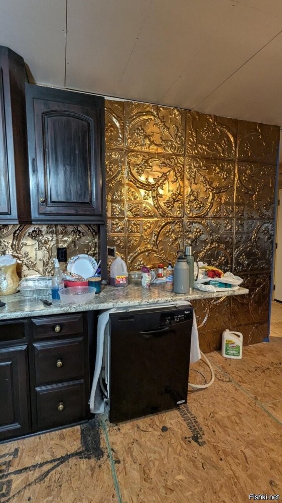 Только стены смутили? То есть к полам вопросов нет?