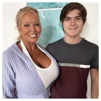 А вот он.Тоже с известной тётей.