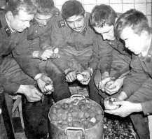 Помню, помню - машины для чистки постоянно сломаны,  набирается команда (как правило из молодых) и полночи люди сидят и херачат этот овощ!