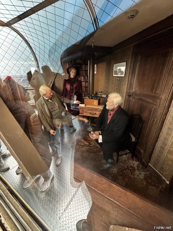 Можешь и про фуфлоу башню рассказать там Русские присутствовали и про Александровский Мост в Париже :) прикинь если все расскажешь сколько подписчиков будет из ряда тех кто на историю забил .  Фотки мои датированы 31 октября .  Памятник Бельгийскому королю который поддерживал Русских и чем только отличился что в Конго всем руки и ноги отрубал и устраивал цирки негров .