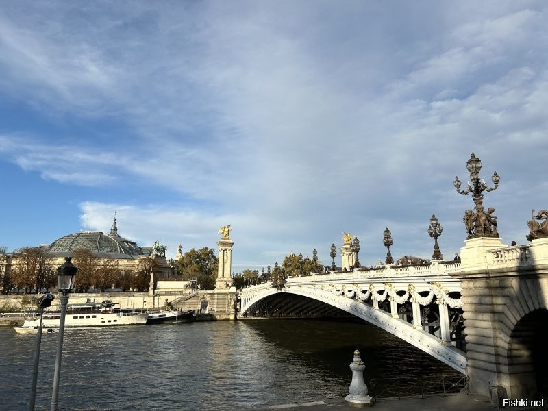 Можешь и про фуфлоу башню рассказать там Русские присутствовали и про Александровский Мост в Париже :) прикинь если все расскажешь сколько подписчиков будет из ряда тех кто на историю забил .  Фотки мои датированы 31 октября .  Памятник Бельгийскому королю который поддерживал Русских и чем только отличился что в Конго всем руки и ноги отрубал и устраивал цирки негров .