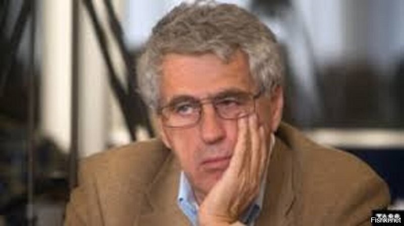 Вот этого чёрта долго не выпускали, а когда разрешили - хрен он уехал, на Россию пасквили сочинял, пятая колонна. А когда стали за жопу брать, быстро сбежал за границу, и жалуется в соцсетях, как ему там плохо...