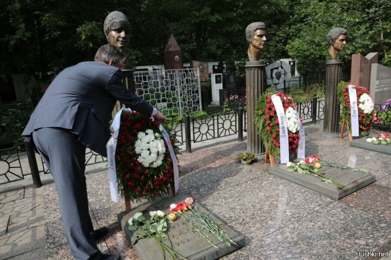 Уверен что сегодня никто, ни одного имени не вспомнит из трех попавших под раздачу чудаков, во время этой демократической вакханалии! Тем более что через два года, счет пошел на сотни!