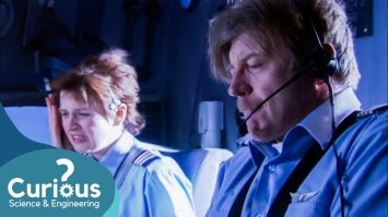 Причем вторым пилотом там барышня была