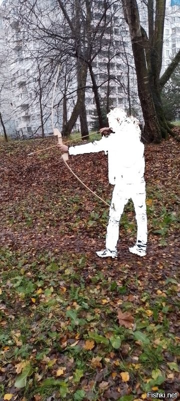 длина стрелы зависит от геометрии человека - расстояние от вытянутой руки до плечевого сустава противоположной руки +5-10см. Но это если делаешь себе сам, ну а мастер делает под рослого бойца "армии".
Вот калибр стрел вызывает почтение - с месяц назад сделал себе лук (длина чуть более 2м), калибр стрелы 10мм древко+2мм наконечник, это прям вкусно стреляет, а у них калибр 12-15мм, а это увеличение массы в 1.4-2.25 раза (ну и пробивная мощь увеличится в 1.2-1.7 раза).