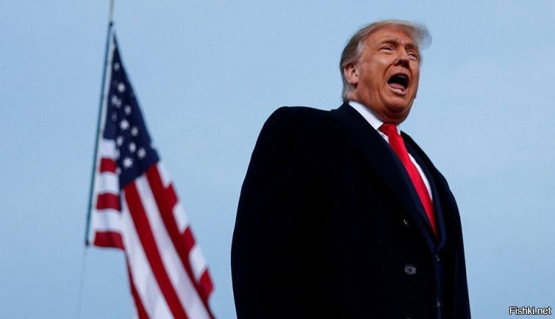 Трамп поддержал законопроект с «сокрушительными» санкциями против России, - Reuters.

Законопроект редусматривает введение 500-процентных пошлин на импорт из стран, покупающих российскую нефть, газ, уран и другие продукты, если Россия не согласится на длительный мир с Украиной.

«Любая страна, которая ведет бизнес с Россией, будет подвергнута очень жестким санкциям. <...> Они могут добавить к этому Иран», - сказал американский лидер.