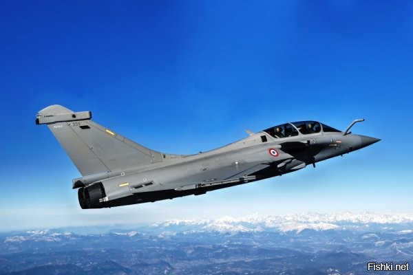 Зеленский: Франция поставит Украине восемь систем ПВО SAMP-T, ракеты и авиабомбы



Париж, 17 ноября 2025 16:48 - Франция намерена поставить Украине восемь систем противовоздушной обороны SAMP-T, радары к средствам ПВО, ракеты "воздух – воздух" и авиабомбы. Об этом заявил глава киевского режима Владимир Зеленский по итогам переговоров с президентом Франции Эммануэлем Макроном.

По его словам, Киев и Париж подписали ряд "важных документов", направленных на укрепление обороны Украины.

"Украина сможет получить 100 самолетов Rafale F4, а также мощные французские радары, восемь систем противовоздушной обороны SAMP-T, шесть пусковых установок, ракеты "воздух – воздух" и управляемые авиабомбы", – сказал Зеленский, которого цитируют украинские СМИ.

Кроме того, по словам главы киевского режима, Франция отправит Украине 55 новых электровозов. Зеленский уточнил, что речь идет о стратегических договоренностях, рассчитанных на 10 лет.
  


В Киеве ликуют: есть перемога! Дрожите, москали! 100 самолетов Rafale и 55 новых электровозов получит Украина за 10 лет!