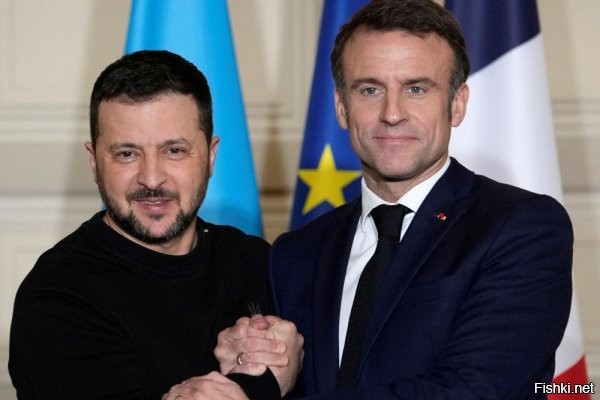 После Греции Зеленский едет в Париж, будет там в понедельник, 17 ноября



Как заявил сам клоун, у него будет встреча с «другом Макроном», в ходе которой будет обсуждаться «усиление» украинской авиации. По словам Зеленского, завтра он заключит «историческое соглашение» с французами по самолетам. Украинские ресурсы говорят, что «нелегитимный» поехал договариваться по истребителям Rafale.

Как отмечает украинская пресса, «нелегитимный» нацелился на французские истребители Rafale. Да не на устаревшие, которые в количестве нескольких штук Париж уже поставил Киеву, а на современные, последней модификации.

Между тем эксперты сомневаются, что Киев получит французские истребители. Во-первых, они очень дорогие, во-вторых, у компании очень много заказов. Если и будут у Украины новые Rafale, то только через несколько лет после длительной подготовки украинских пилотов.
 


Зеленский анонсировал «историческое соглашение» с Макроном по самолётам, но будет ли существовать Украина к тому времени? Мы помним, как Зеленский радостно сообщил о  скором получении шведских самолетов Gripen... к 2030 году...