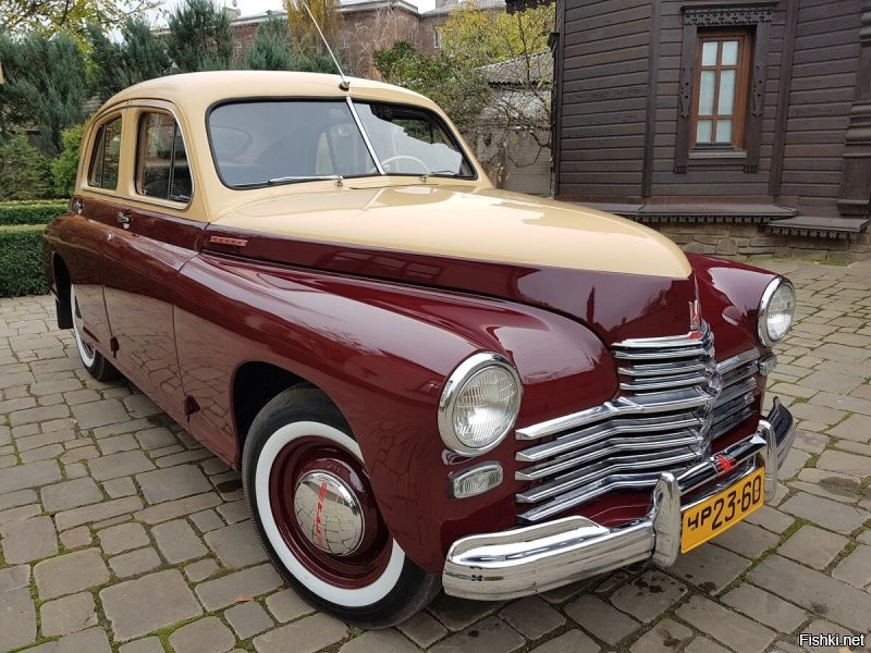 это майбах  выкрашен в цвета "победы"..