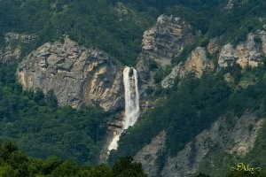 Уча н-Су    водопад в Крыму, расположенный на одноимённой реке, самый высокий водопад Крыма. Водопад находится на высоте 390 метров над уровнем моря на юго-западных склонах Ялтинской яйлы в шести километрах к западу от Ялты. Достаточно долго высота водопада считалась равной 98,5 м. В 2023 году результаты измерений показали высоту 116 метров.
Водопад Учан-Су наиболее эффектно смотрится во время ливней и снеготаяния на яйле. В летнее время он практически полностью пересыхает, в суровые зимы иногда замерзает. Среднегодовой расход сбрасываемой воды составляет 50 л/с. При падении Учан-Су образует два каскада: на втором каскаде сооружено небольшое строение с водозабором и скульптурой орла на крыше. Отсюда вода поступает в Могабинское водохранилище (300 тыс. м ) и затем используется для водоснабжения Ялты.