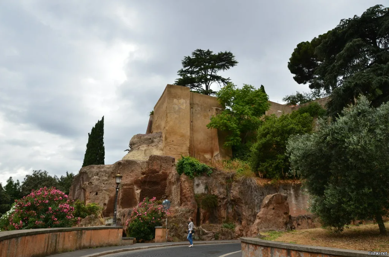 А сейчас вполне приличное место...