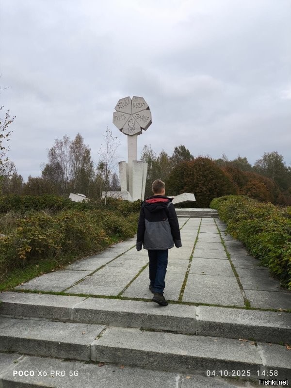Сыну 9 лет. Небольшая прогулка по Пискаревскому мемориальному кладбищу и поездка по "Дороге жизни" с рассказом о блокаде Ленинграда его сильно впечатлили. Я уверен что сыну не придет в голову осквернить вечный огонь где-либо.