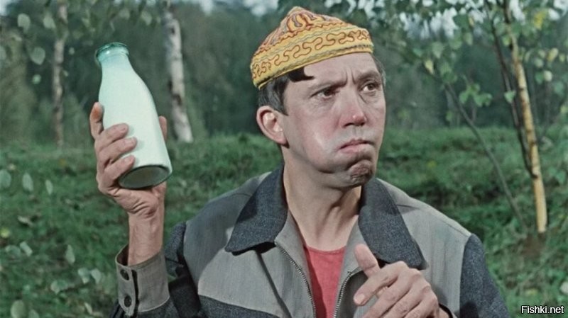 "В советский период ассортимент молочных продуктов был ограничен и скуден" - это кто  сказал?  
Что значит скуден? Не было говна из пальмового масла.
Молоко, сметана, сливки, кефир, снежок, ряженка, творог, сырки, сыры, несколько сортов масла... Что нехватало?
А может "Лучше меньше да лучше"?