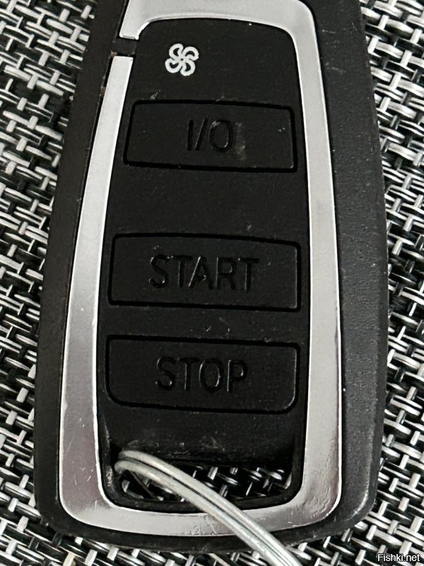 У меня на БМВ вот такой вот автозапуск , пользовался только один раз в жизни и то в салоне проверял как работает эта хрень и ни какие ключи прятать не нужно в машине .