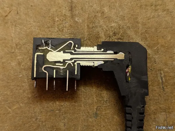 И где тут наушник? Джек 3.5 вижу, наушник не вижу.