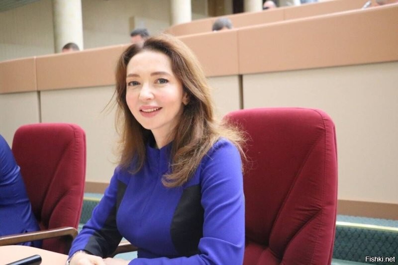 Предполагается, что очередной распил бюджетных средств и штрафов, которые охотно будут исполнять, вступит в силу 1 марта 2026 года) Ежу понятно, что очень о детях переживают) Вот только почему-то фото законотворца не выложили. Народ должен знать своих героев! Если кому-то интересно, то Юлия Литневская ведет свою страничку в запрещенной плебсам антипатриотичной Инстаграмм) Кто принадлежит к знати или пользуется VPN, может посмотреть и подписаться)